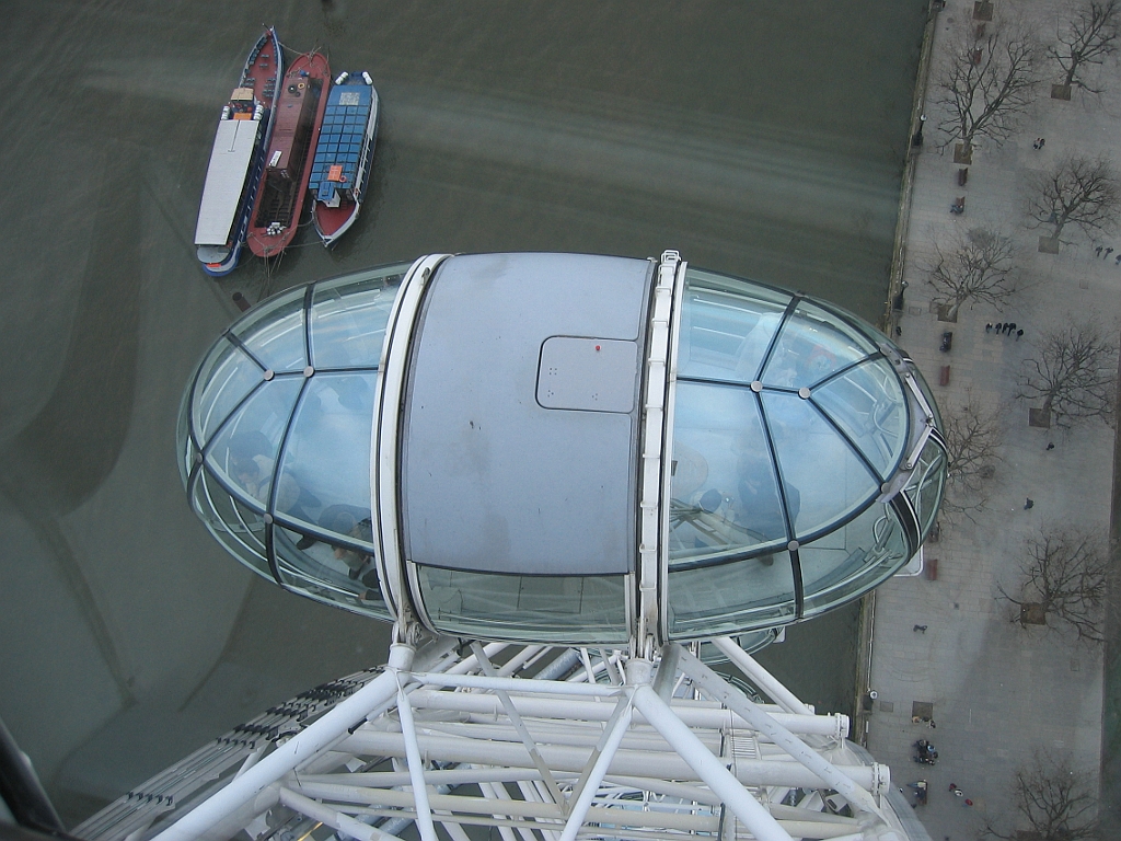 053 Dans London Eye Wheel.jpg